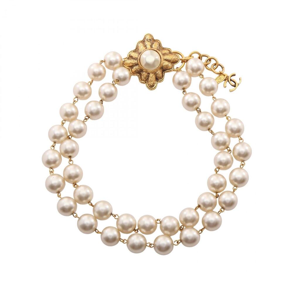 CHANEL White Pearl Logo Necklace